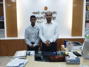 ঢাকা ভার্সিটি পড়ুয়া মেধাবী প্রতিবন্ধী শিক্ষার্থীর সৌজন্য সাক্ষাৎ।